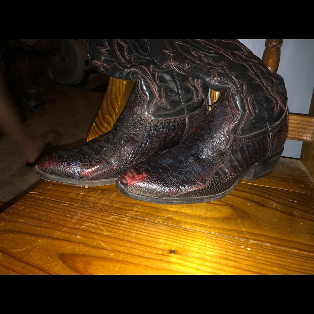 Ostrich skin boots . It’s the feet of the ostrich